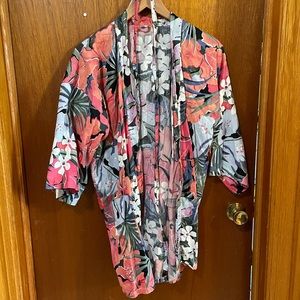 Light weight 3/4 length sleeve floral robe with pocket